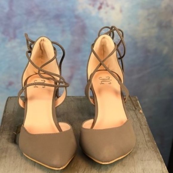 Journee Collection Lace up pump has perfect kitten heel - Picture 5 of 6